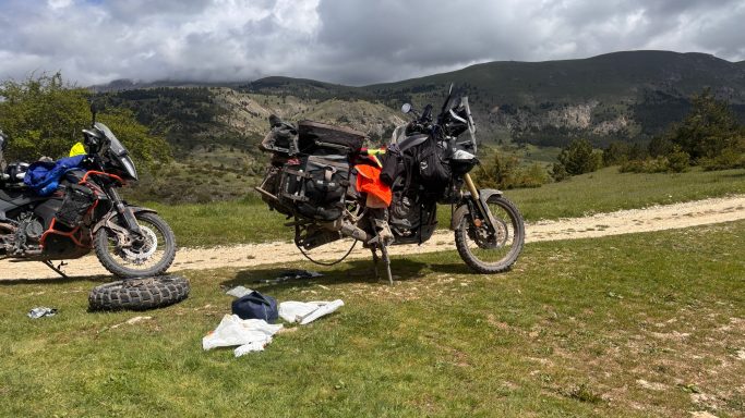 Endurowandern ACT Italien Offroad: Reifenpanne beheben