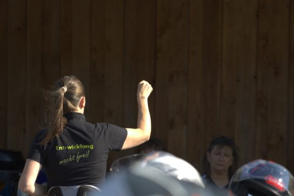 Gruppentraining Ladys Only im Stöffelpark Motorrad Offroad Anfänger Wiedereinsteiger nur für Frauen mit Claudia Courtin CC Coaching