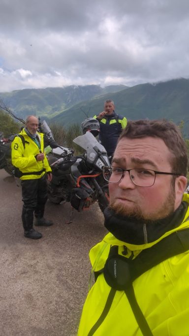 ACT Italien Offroad Endurowandernn mit Teilnehmern und Tourguide