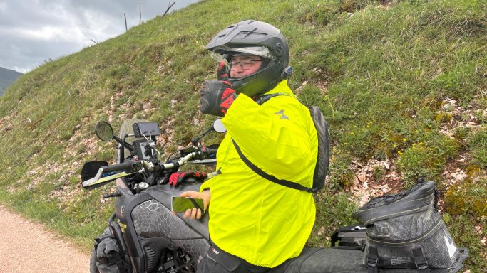 Ein zufriedener Teilnehmer auf dem ACT Italien bei schlechtem Wetter