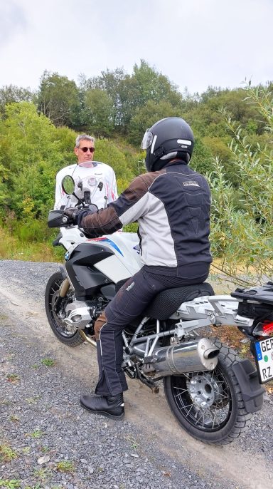Anfahren am Berg Übung im Stöffelpark Motorrad Offroad