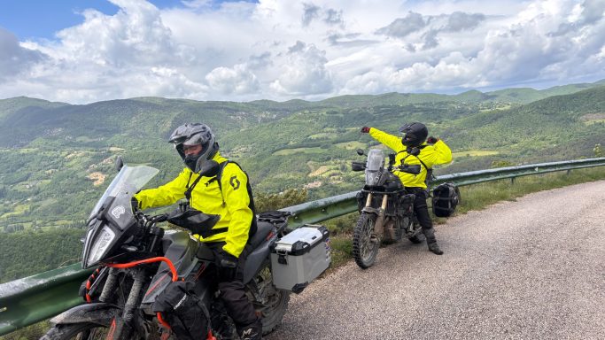 Zwei Teilnehmer beim ACT Italien Offroad Endurowandern