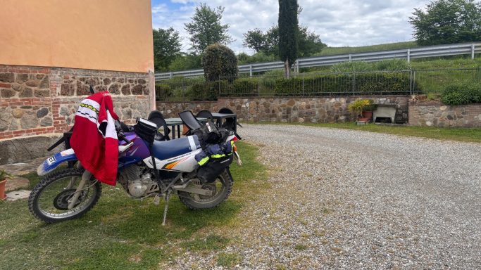 Pause in einem Agritourismo beim ACT Italien Endurowandern Offroad