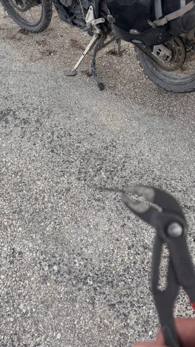 Ein Nagel m Reifen als Übeltäter für die zweite Reifenpanne